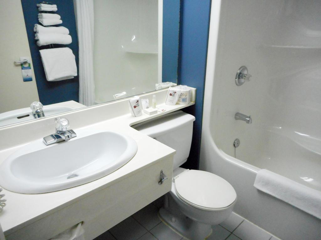 Repotel Aeroport Quebec Екстериор снимка